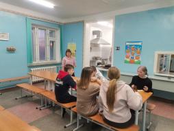 Беседа с ответственным за организацию питания о сбалансированном питании с обучающимися 5-9 классов.